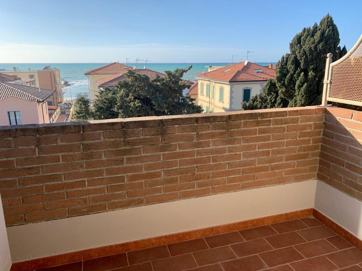 Casa Myconis 68Mq A Due Passi Dal Mare Di San Vincenzo Apartment Bagian luar foto