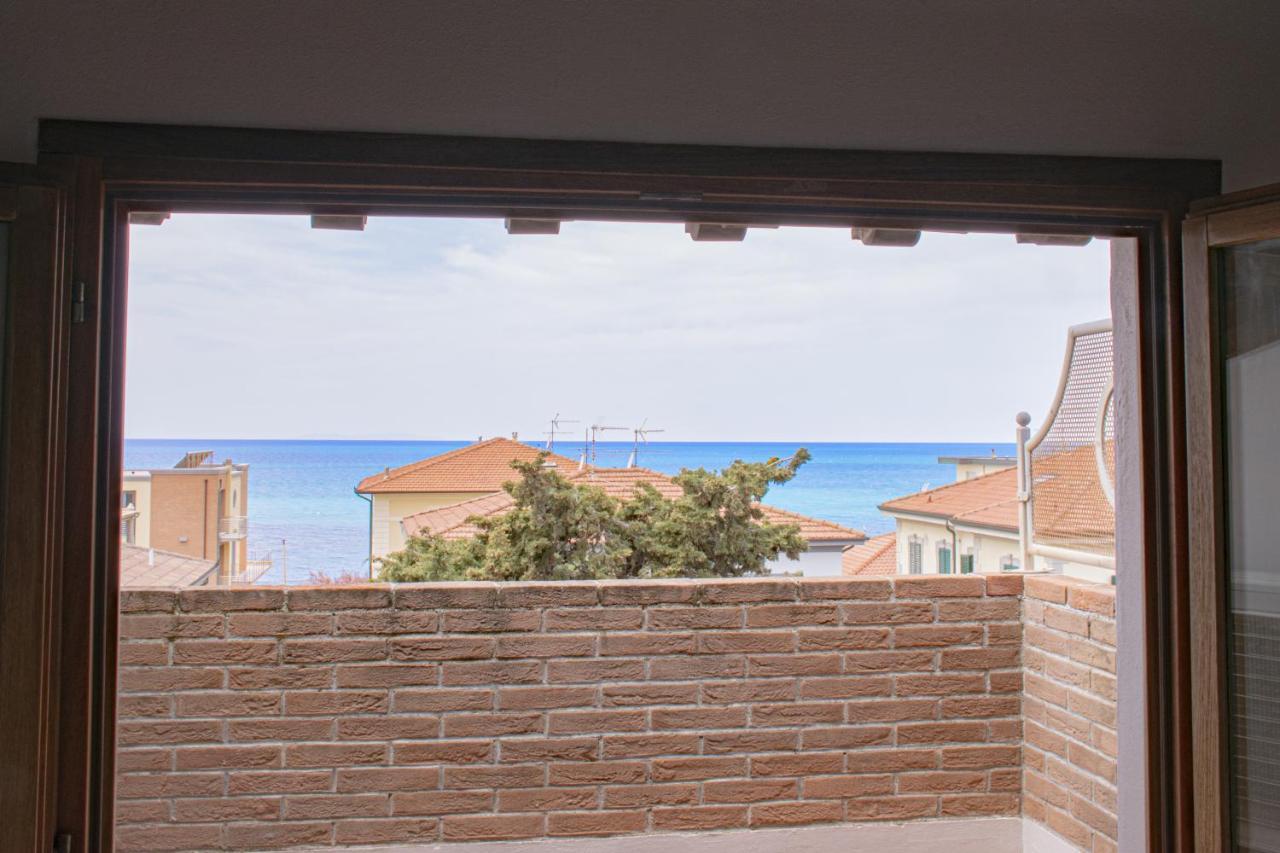 Casa Myconis 68Mq A Due Passi Dal Mare Di San Vincenzo Apartment Bagian luar foto