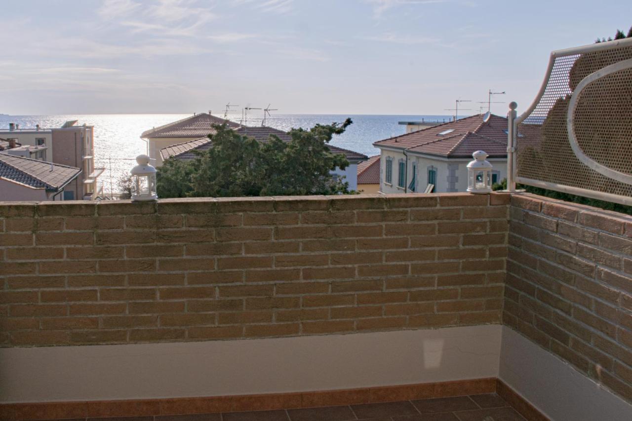Casa Myconis 68Mq A Due Passi Dal Mare Di San Vincenzo Apartment Bagian luar foto