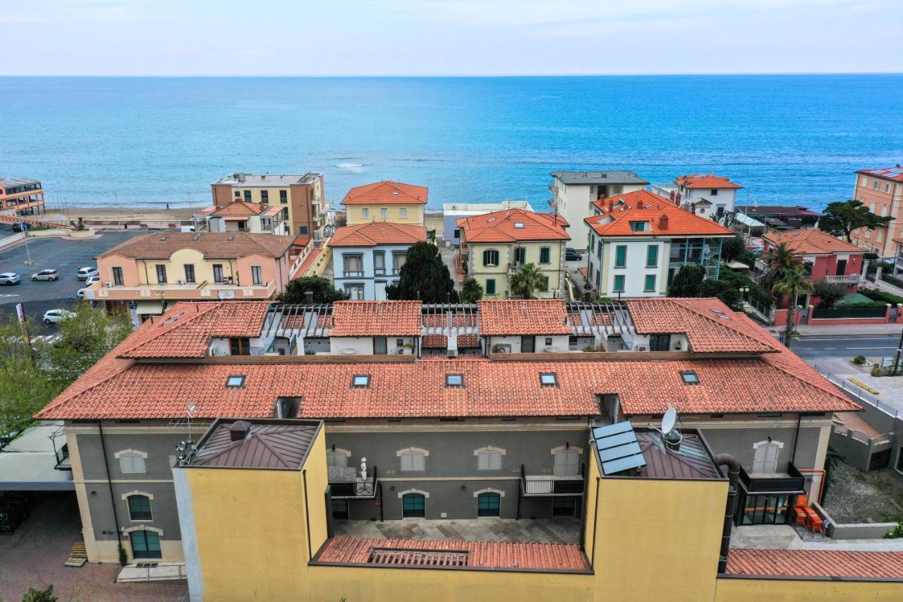 Casa Myconis 68Mq A Due Passi Dal Mare Di San Vincenzo Apartment Bagian luar foto