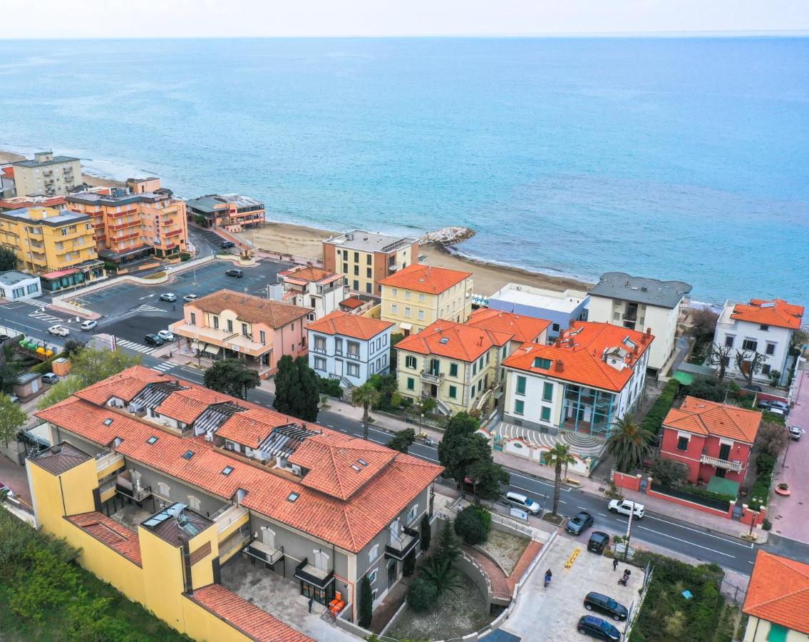 Casa Myconis 68Mq A Due Passi Dal Mare Di San Vincenzo Apartment Bagian luar foto